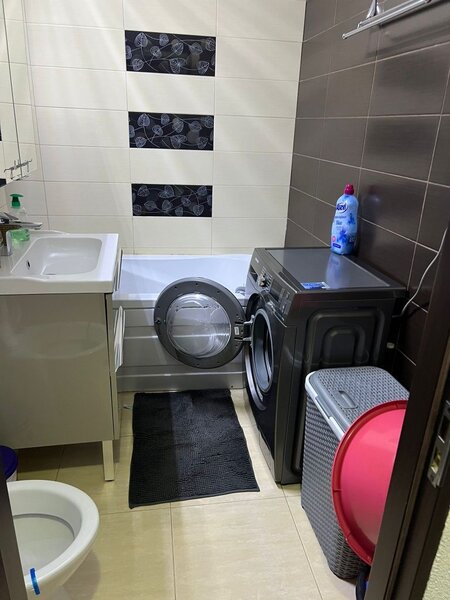 Pantelimon, Piata Delfinului,