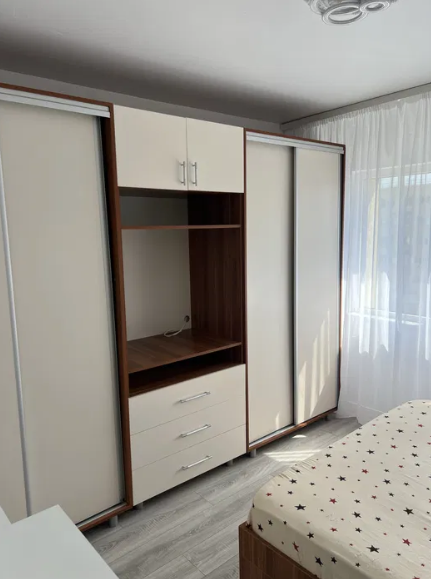 Pantelimon, Piata Delfinului,