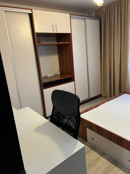 Pantelimon, Piata Delfinului,